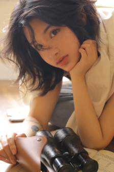 《年轻女教师》hd在线