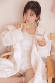 使用久久久国产精华液的好处